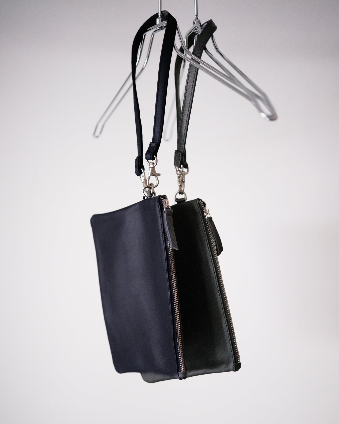 MORPHEE POUCH / BLACK/ NAVY