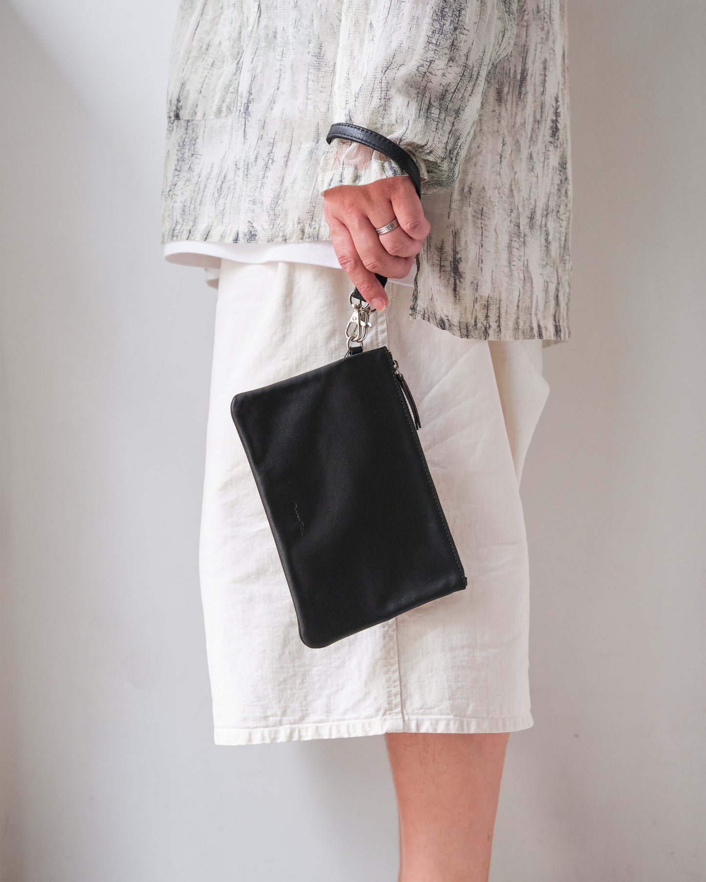 MORPHEE POUCH / BLACK/ NAVY