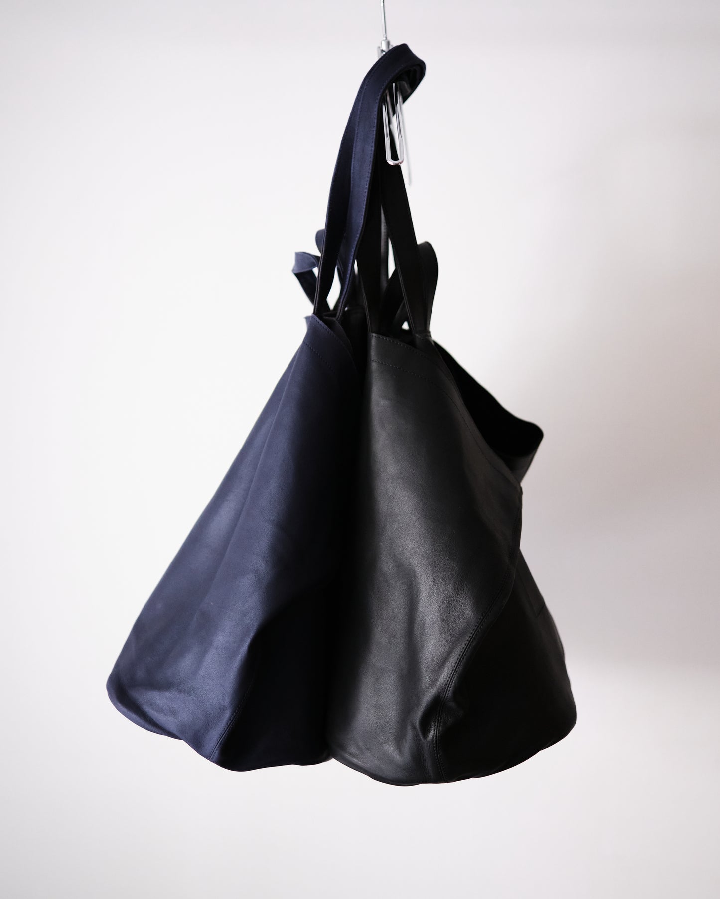MORPHEE DOUBLE TOTE （XXL）/ BLACK / NAVY